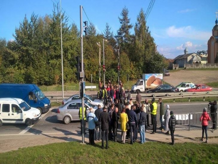 Трасу Київ-Чоп перекрили львівські селяни