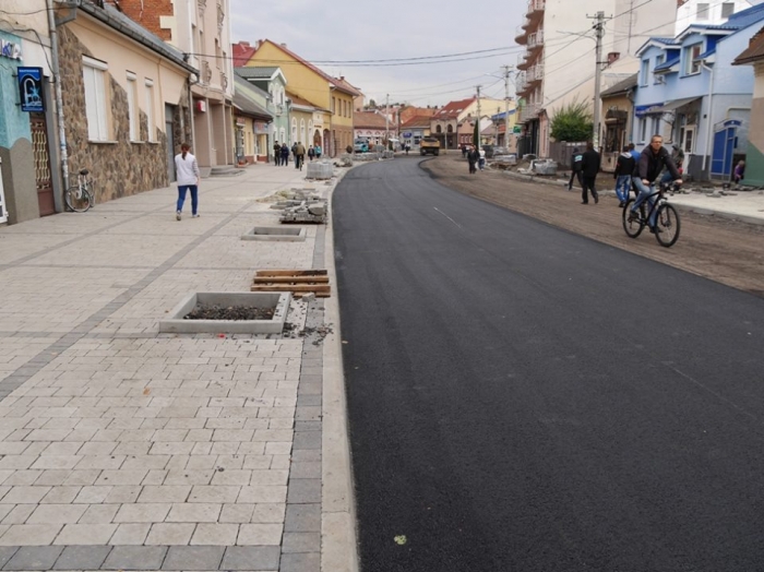 Вулицю Перемоги в Ужгороді невдовзі відкриють після ремонту