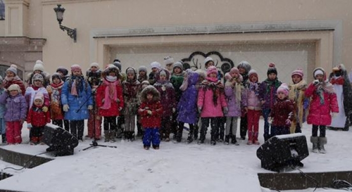 Хурделиця на замовлення, розваги і солодкі подарунки  тішили ужгородців напередодні 