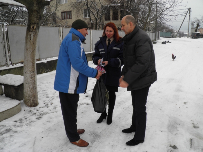 Напередодні новорічних та різдвяних свят сім’ї переселенців отримали подарунки