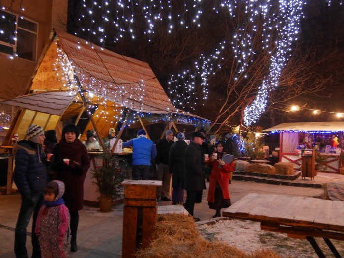 Не залишатись осторонь: в Ужгороді провели благодійний ярмарок