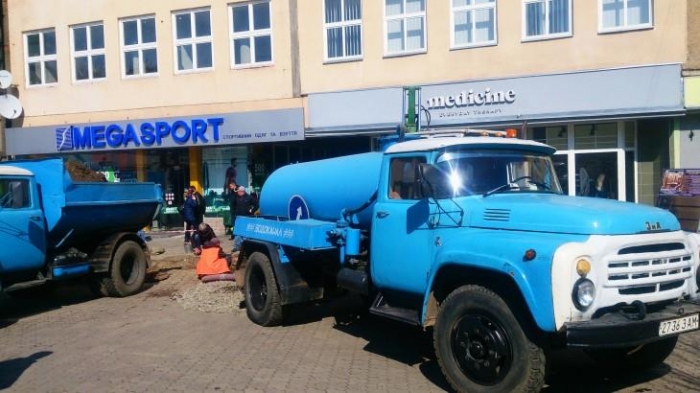 У центрі Ужгорода не буде води. Проводять аварійно-ремонтні роботи