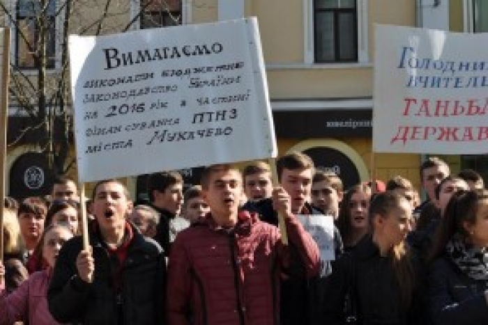 Мукачівські депутати вирішили усі проблеми за 12 хвилин