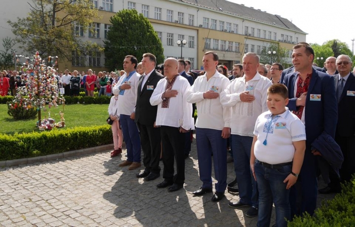 На Народній в Ужгороді оцінювали писанки і навіть дерева, на яких вони "виросли"