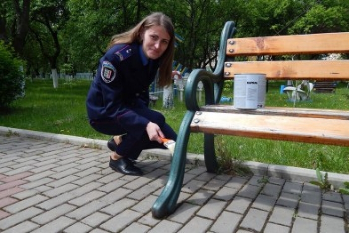 У Чистий Четвер ужгородські поліцейські прибирали разом з дітьми 