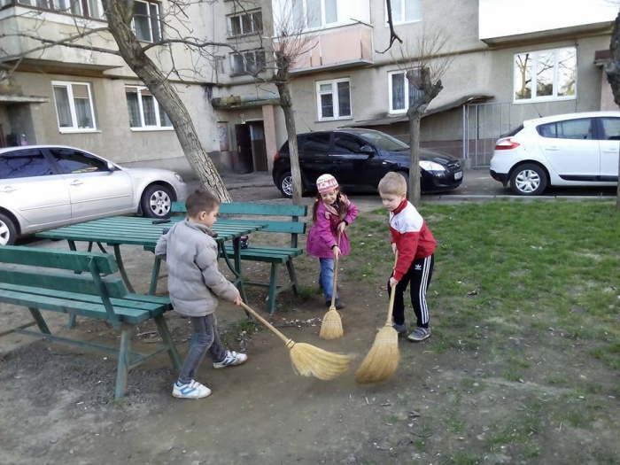 Мукачево облагороджують в рамках місячника благоустрою