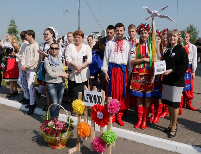 Сусіди зустрілися на кордоні біля Ужгорода