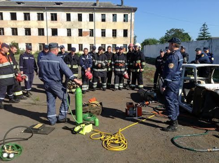 На Закарпатті майбутні пожежники вчились рятувати людей