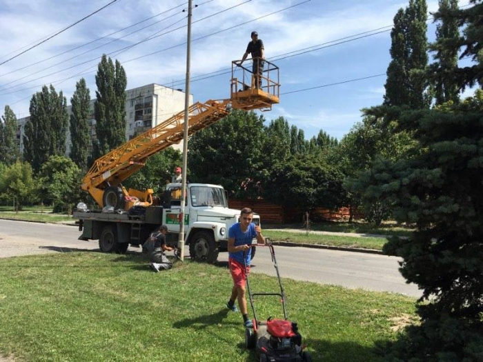 Комунальники продовжують приводити до ладу ужгородські вулиці