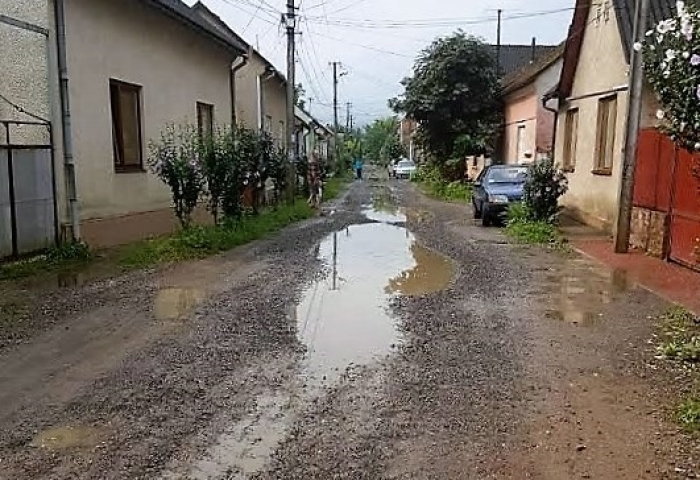 У колишній столиці Закарпаття заасфальтують грунтову дорогу