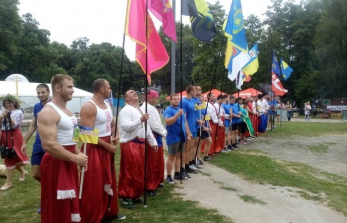 Стронгмени з Закарпаття стали найсильнішими на "Козацьких розвагах"