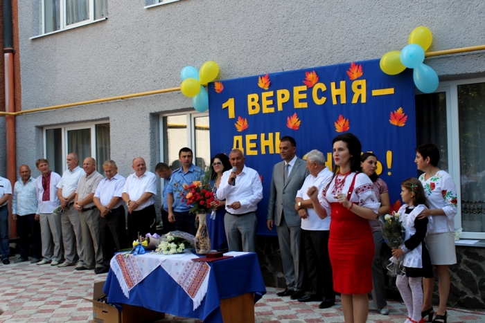 Михайло Рівіс у День знань надвідався до трьох хустських навчальних закладів