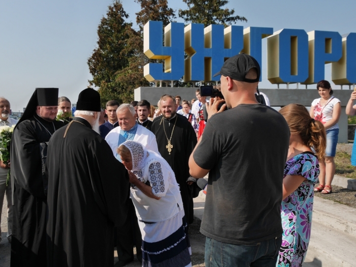 Як на в’їзді в Ужгород зустрічали Святійшого Патріарха Філарета 