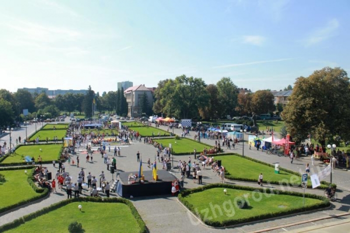 До Ужгорода з’їхалося близько тисячі молодих спортсменів з усієї області