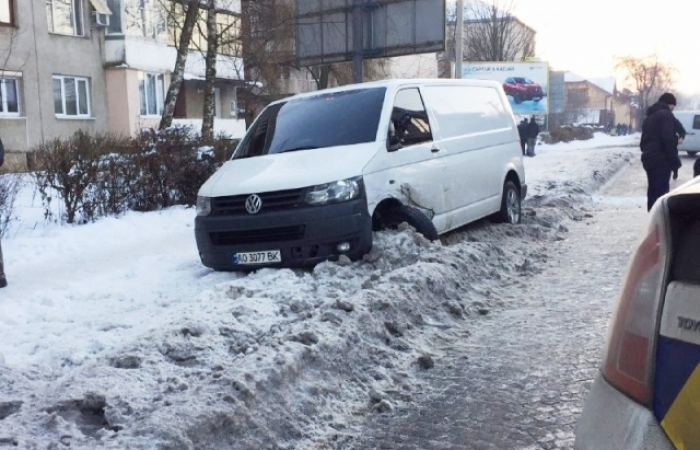 Сьогодні в Мукачеві розрулювали потрійне ДТП