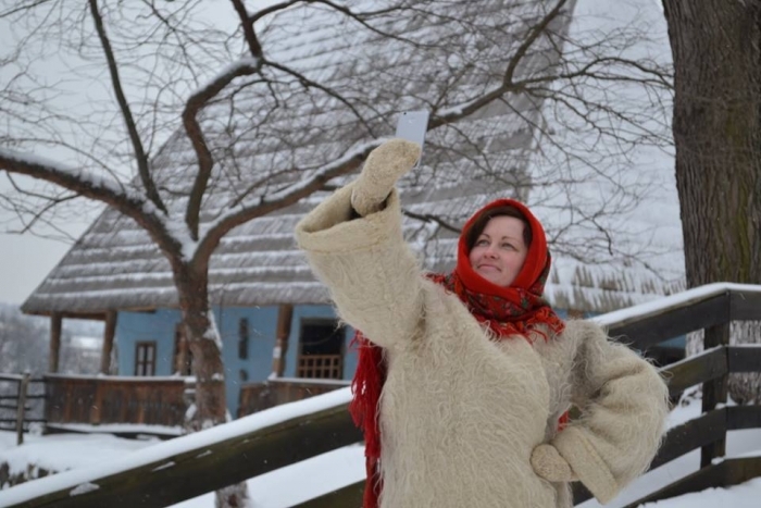 Ужгородці підтримали міжнародний флешмоб – "селфилися" в музеї