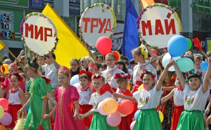 Що думають ужгородці про скасування восьмого березня та першого травня 