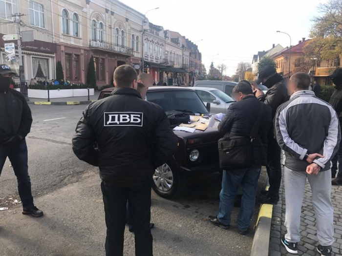 Через випадок хабара розпочато перевірку діяльності працівників Тячівського відділу поліції