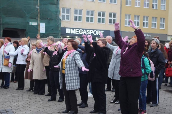 В Ужгороді «Амазонки Закарпаття» провели традиційну акцію під назвою «День рожевої стрічки»