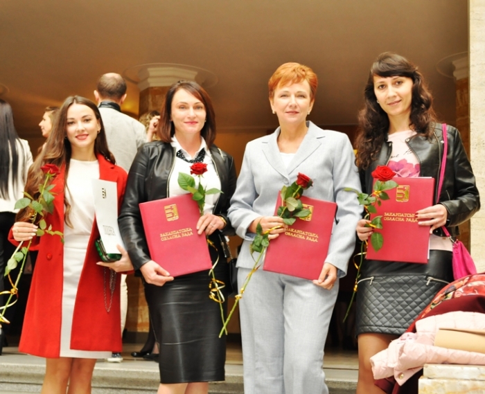 До Дня юриста жінки-митники Закарпаття нагороджені почесними відзнаками