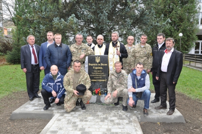 Пам’ятний знак загиблим Героям Небесної Сотні та воїнам АТО відкрили у Воловці