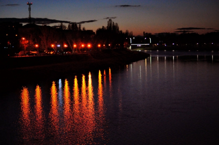 Фарби ужгородського вечора у дзеркалі Ужа