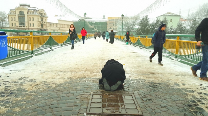 Тих, хто просить милостиню, на жаль, стає не менше, а більше...