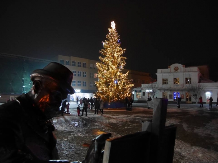 "Модний показ" головних ялинок Закарпаття. Котра найгарніша?