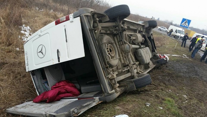 Нелегальний перевізник ледь не вбив у ДТП 10 пасажирів - ДЕТАЛІ