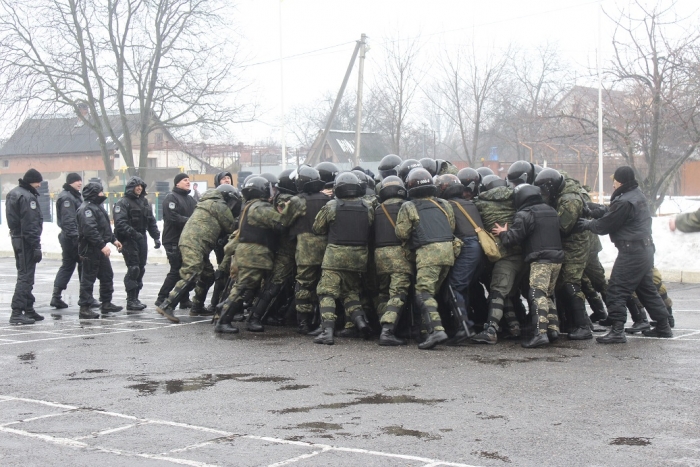 Поліцейські охорони Закарпаття вже знають як діяти у нестандартних ситуаціях