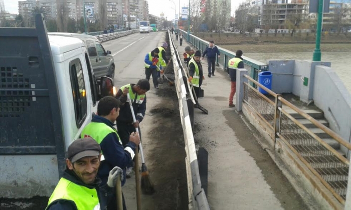 В Ужгороді провели перше весняне масштабне прибирання