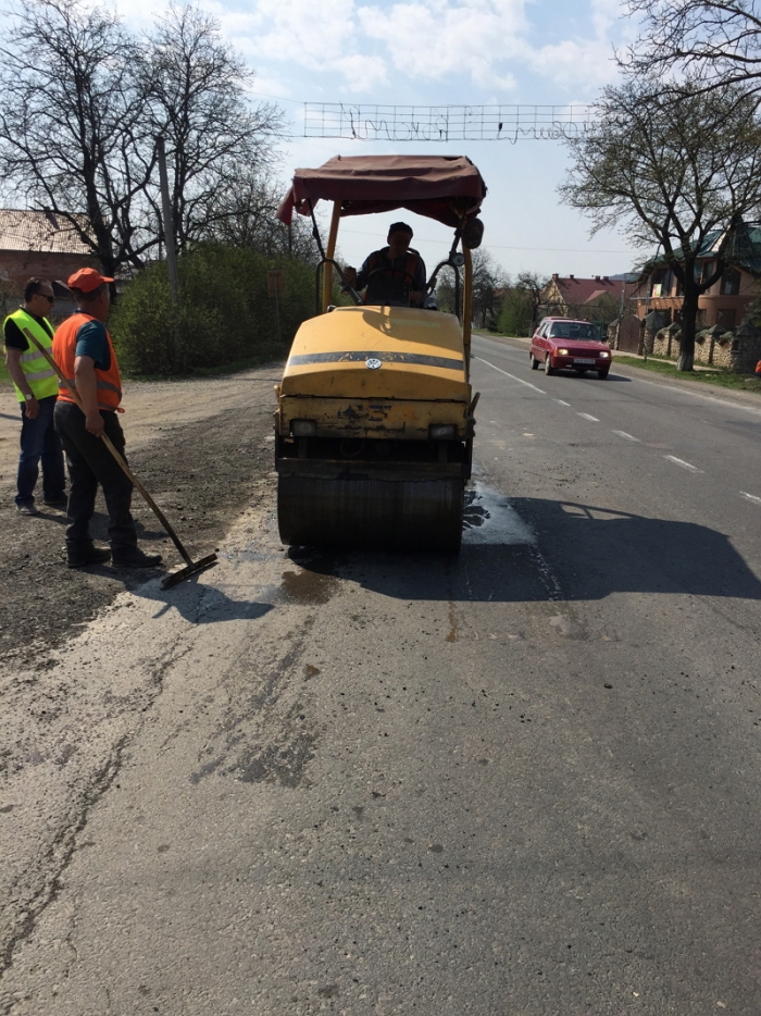 Оновлення автодороги від Ужгорода до Ужоцького перевалу триває повним ходом