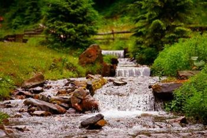 Хоча води на Закарпатті наче й багато, але з водозабезпеченням у краян є проблеми!