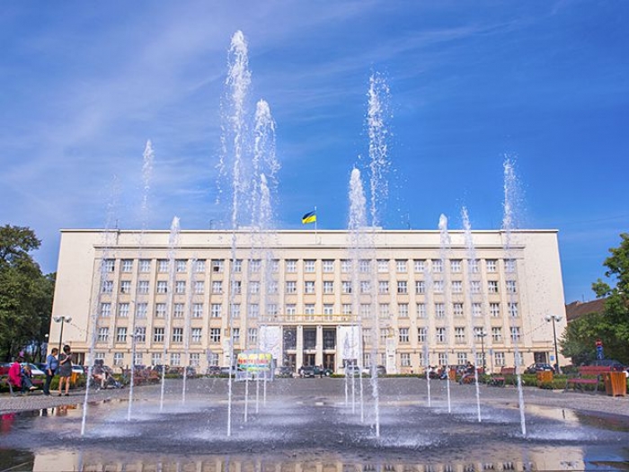 Незвичні спортивні змагання відбудуться на головній площі Закарпаття