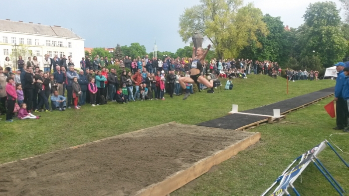 В Ужгороді "олімпійці" стрибали під музику