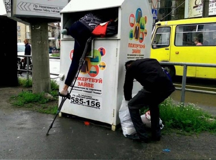 Закарпатський ром причетний до крадіжок "жертовного" одягу в столиці Буковини