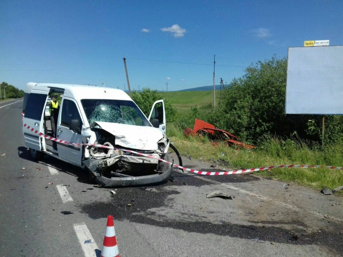 Троє людей постраждали у жахливій аварії на автобані в Закарпатті