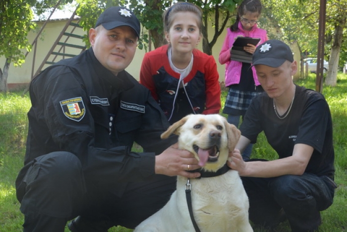 Ужгородські школярі побачили чим живуть та як працюють обласні кінологи