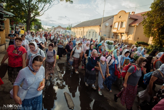 Вищого духовенства в хресній колонії з Ужгорода до жіночого монастиря на Мукачівщині не спостерігалося