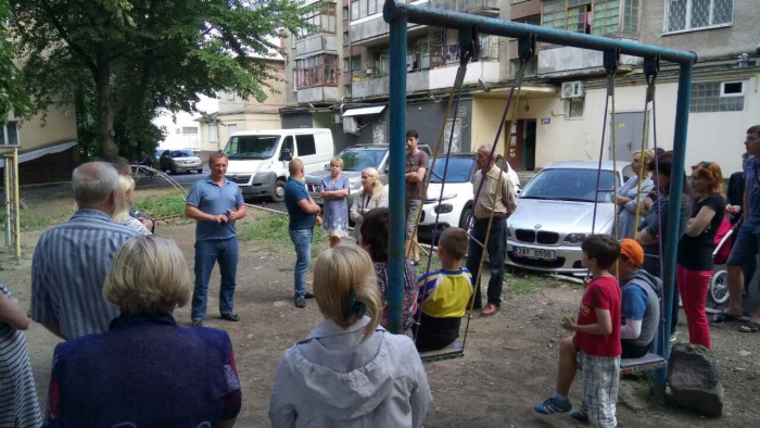 Богдан Андріїв із Дмитром Пацканом поспілкувалися з мешканцями 2-х багатоповерхівок