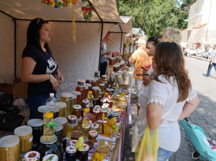 Спробувати продукцію найкращих пасічників Закарпаття можна в Ужгороді