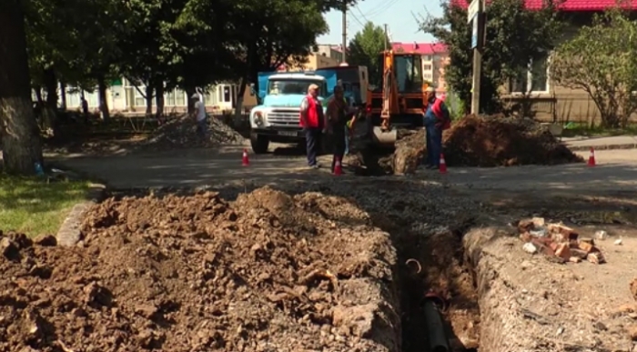 Ужгородські "водники" на вулиці Капушанській спрацювали оперативно