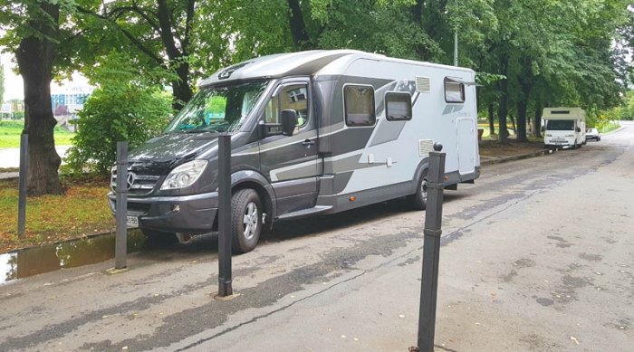 Автокемпінгісти вподобали набережну Незалежності в Ужгороді