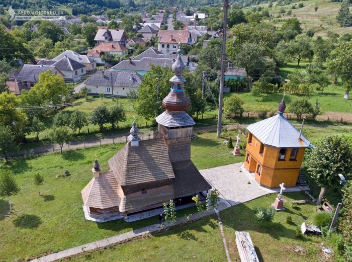 У присілку мінеральної "столиці" Закарпаття стоїть збудований без єдиного цвяха дерев’яний храм