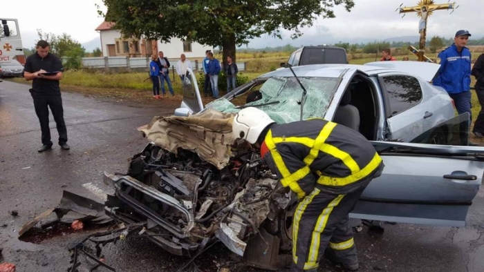 Один загинув, ще троє травмовані у дорожній аварії на Закарпатті 