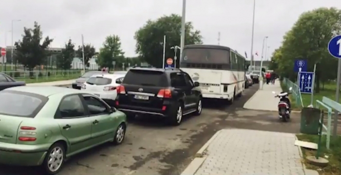 "Безвіз" чи "пересічники" – закарпатці у мережі роздумовують про величезні черги на кордоні