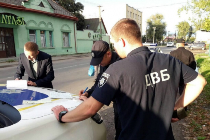 У Берегові водій намагався відкупитися від працівників поліції скромним хабарем