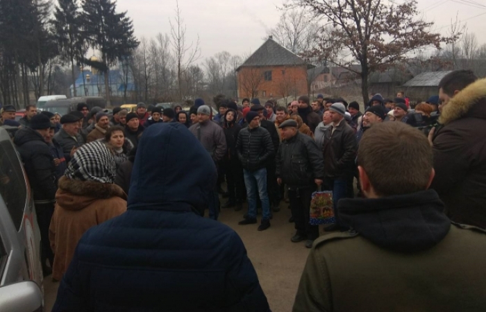 Закарпатці все частіше виходять на мітинги через незадовільний стан доріг