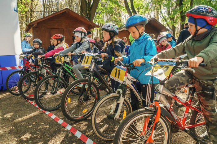 «ВелоЛідер» зібрав біля 100 шанувальників двоколісних в Ужгороді