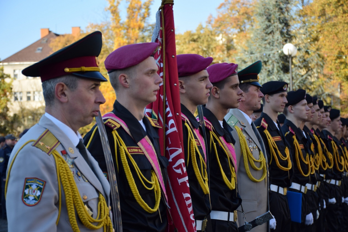 День захисника України на Закарпатті: урочиста клятва, виставка та хода до Пагорбу Слави